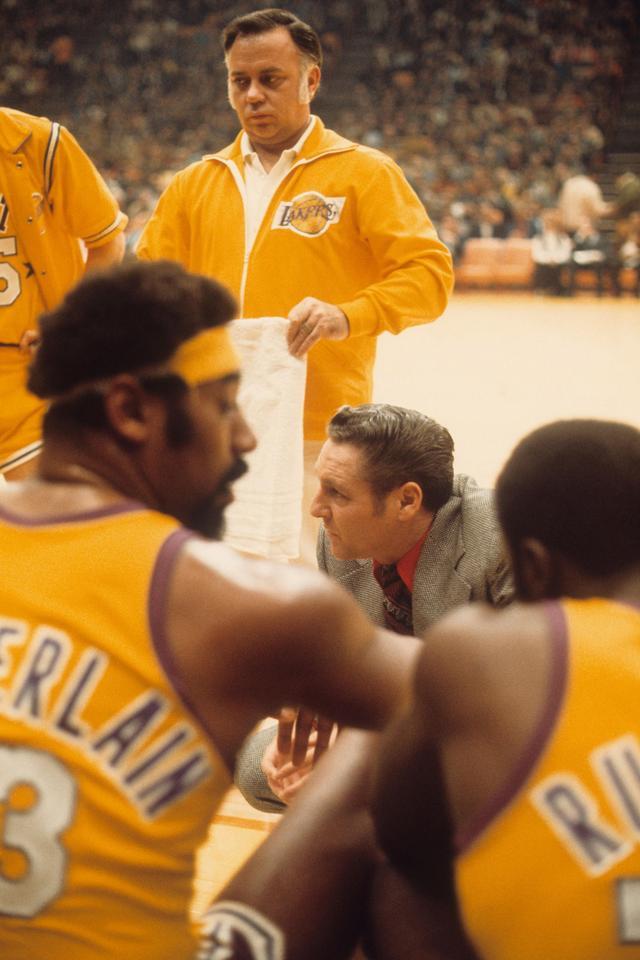 显然更为巨 显然更为巨