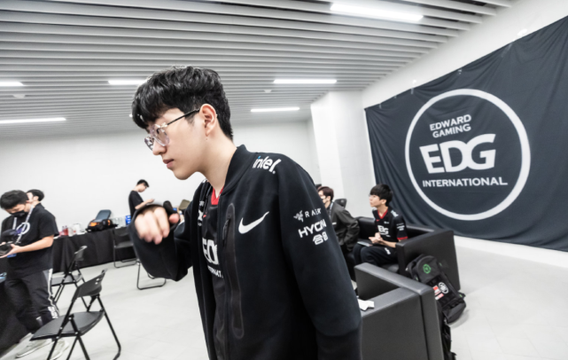 名角逐增添 名角逐增添